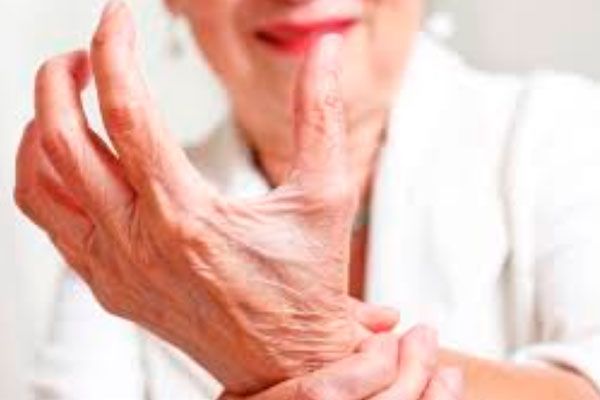 beneficios del yoga en adultos mayores