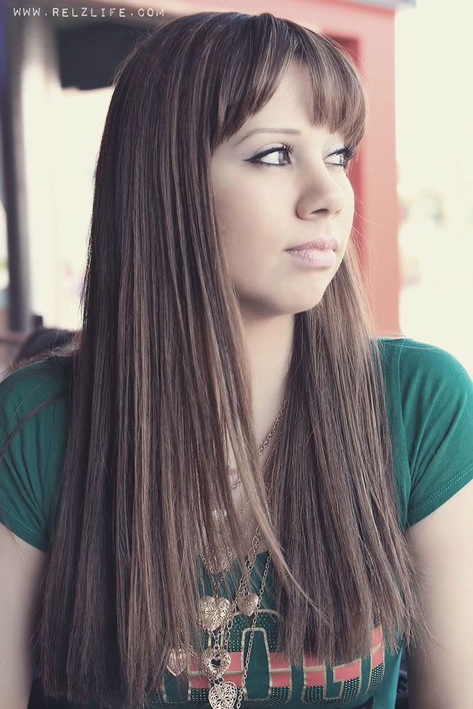 IMAGE: http://i1045.photobucket.com/albums/b456/relzlife/Dee.jpg